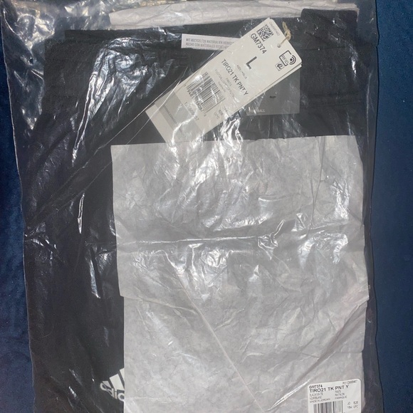 Adidas tracksuit. Size large youth. Jacket, T-shirt , polyester material - Picture 3 of 6